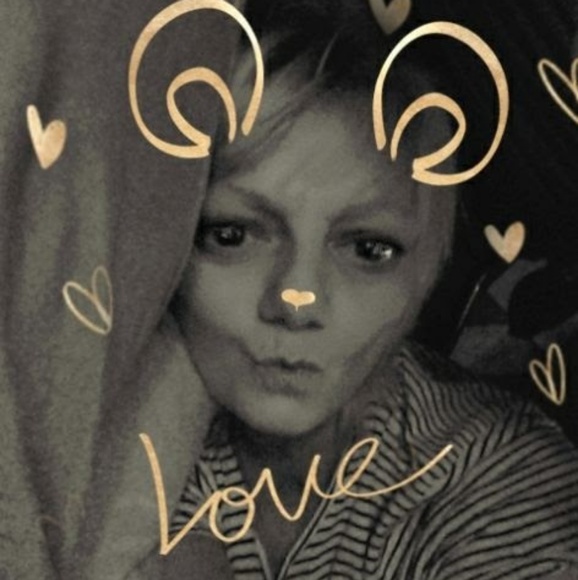 Meet your Posher, Laura - Picture 1 of 1